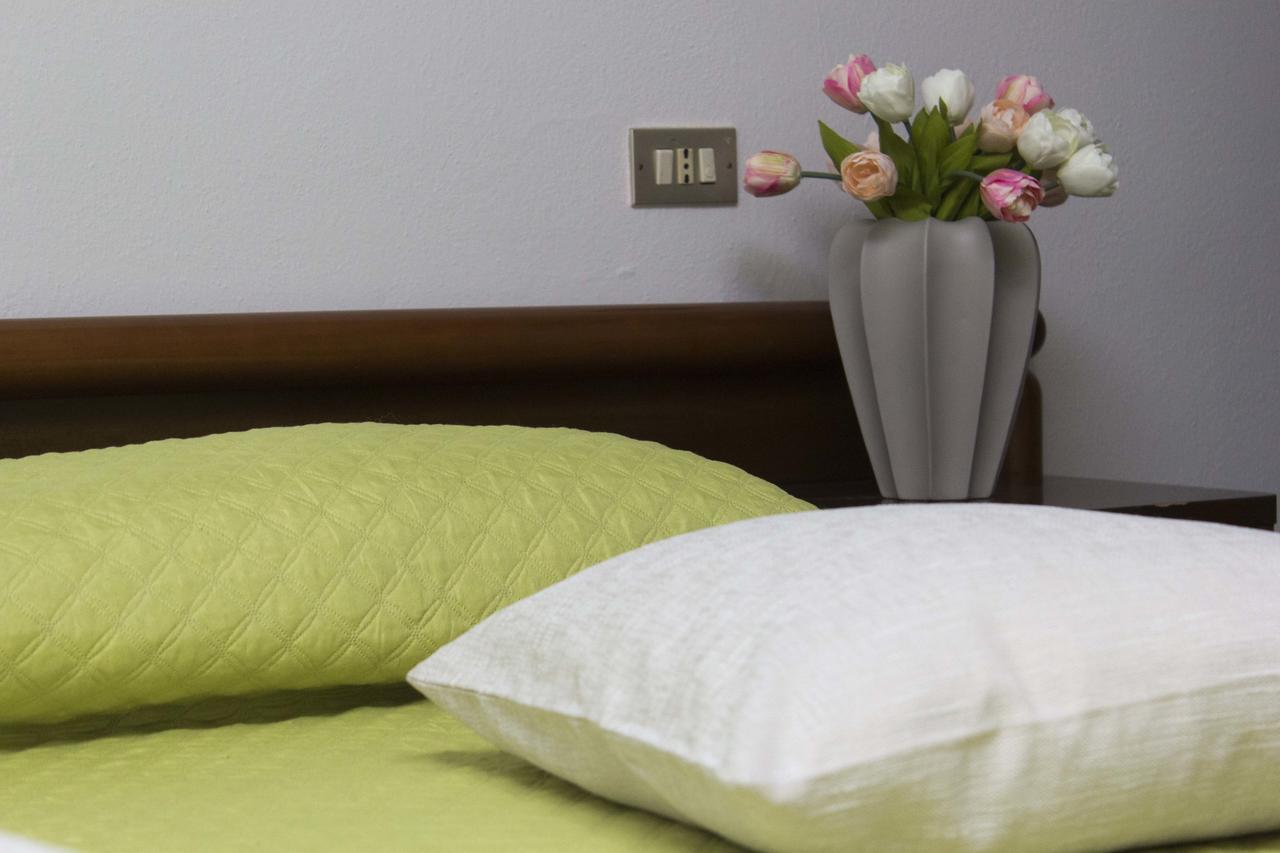 Casa Madali' - Nel Borgo Apartman Marone Kültér fotó